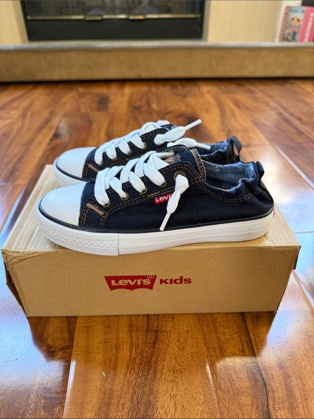 Brand New Levi's Kids Navy Canvas Low-Profile Sneakers - little/big girl size 1